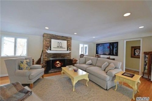 285 Meadow Beach Ln, Nassau Point, NY 11935-1631