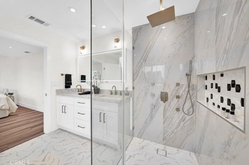 10071 Cliff Dr, Huntington Beach CA  92646-6604 exterior