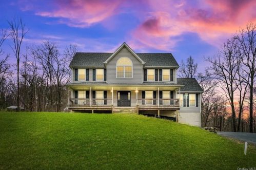 4 Madisyn Ave, Washingtonville, NY 10992-1262