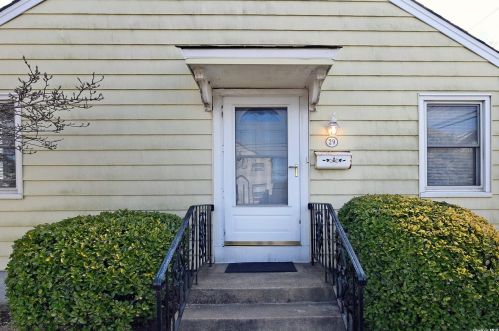 29 Burkhardt Ave, Bethpage, NY 11714-2618