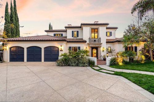1046 Lavender Ln, La Canada, CA 91011-2337
