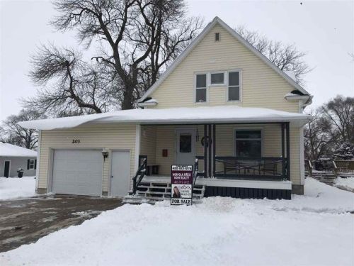 203 Broadway St, Wausa, NE 68786-1553