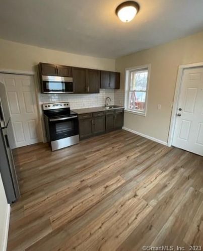 110 Rockwell Ave, New Britain CT  06051-3064 exterior