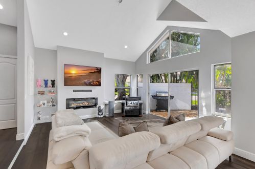 2112 53rd St, Boca Raton FL 33496-3477 exterior