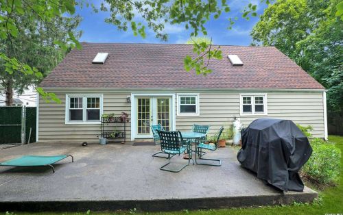 61 Bayonne Ave, Central Islip NY  11722-3429 exterior