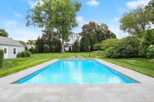 318 Soundview Ave, Stamford, CT 06902-7124