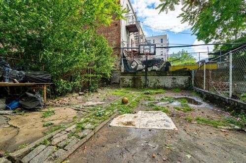 312 169th St, Bronx NY  10452-7701 exterior