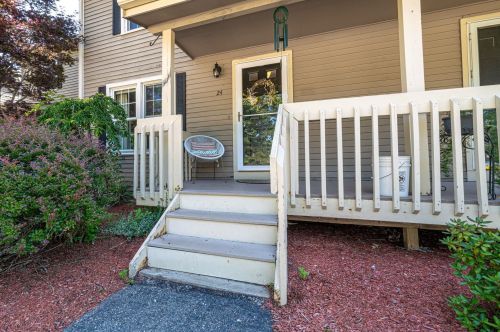 24 Sullivan Ct, Salem, NH 03079-2049