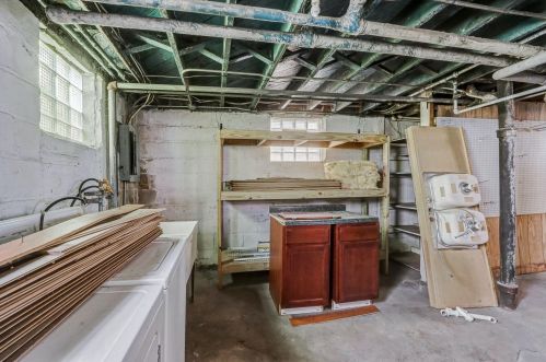 1641 32, Milwaukee WI 53215-2108 exterior