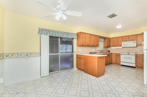 100 Kiwi Ln, Titusville, FL 32796-3183