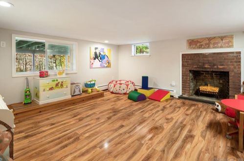 272 Old Grumman Hill Rd, Wilton CT  06897-4647 exterior