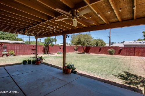 945 Prince Rd, Tucson AZ 85705-3026 exterior