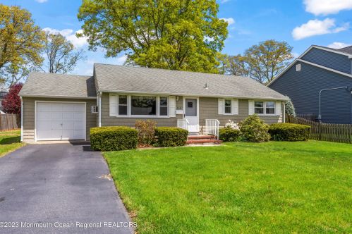 114 Laurelwood Rd, Bricktown, NJ 08724-3648