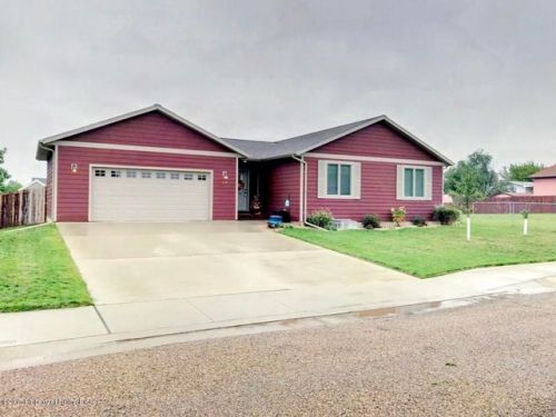 630 4th Ave, Dickinson, ND 58601-4419