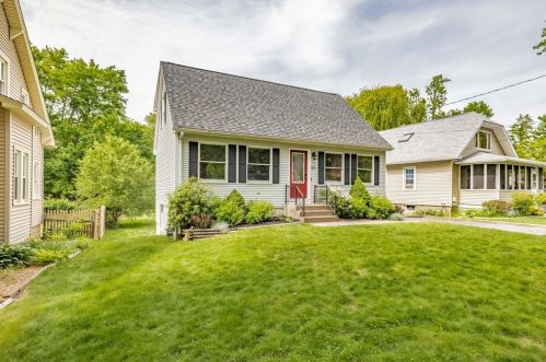 84 Carr Ave, Agawam, MA 01001-2404