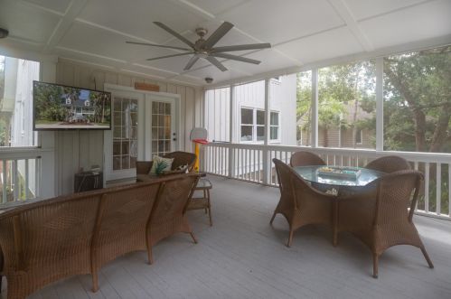 5 Tabby Ln, Isle Of Palms SC 29451-2314 exterior