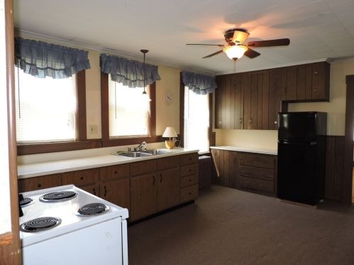 39 Brk St, Webster MA 01570-2821 exterior