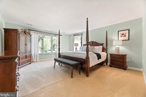 9106 Meadowcreek Ln, Lorton VA  22079-3238 exterior