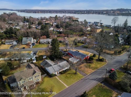 29 Victoria Pl, Tinton Falls, NJ 07701-6263