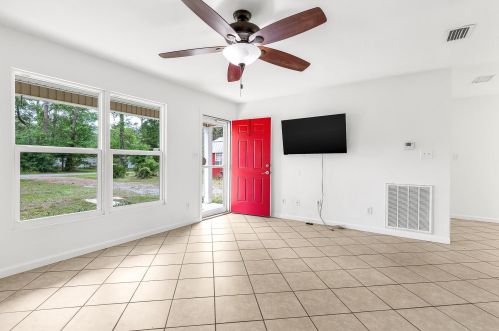 30 Lowery Rd, Freeport FL  32439-4220 exterior