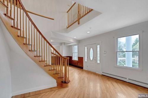 60 Brookside Dr, Upper Saddle River NJ  07458-1931 exterior
