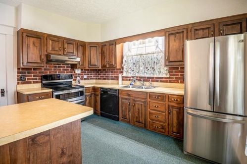 87 Woodrow Ct, Hermitage, PA 16146-2706