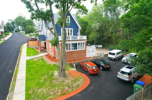 2 Linden Pl, Middletown NY  10940-4824 exterior