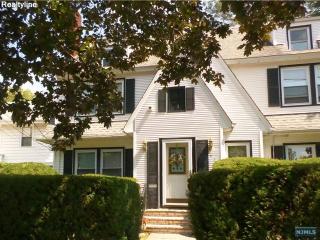 979 Queen Anne Rd, Teaneck NJ  07666-4719 exterior