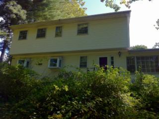 10 Brookland Farms Rd, Poughkeepsie, NY 12601-5802