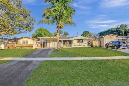 2003 37th Ave, Hollywood FL  33021-4320 exterior