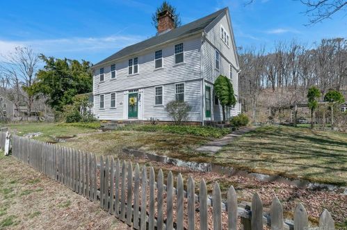 19 North St, North Branford, CT 06471-1420