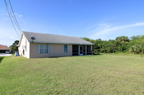 466 Prater Ave, Fort Pierce, FL 34953-3843