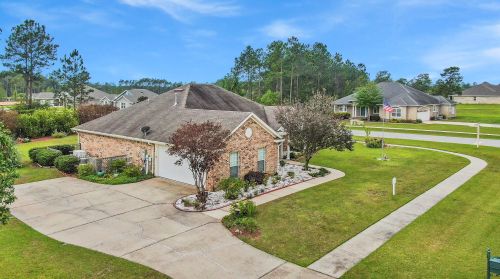 303 Tournament Ln, Freeport, FL 32439-6235