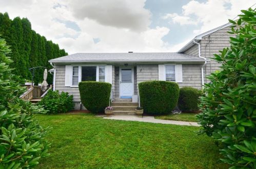 87 Conch Rd, South Kingstown RI  02882-5305 exterior