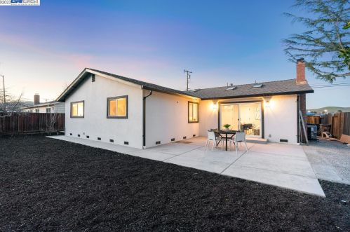 7298 Tamarack Dr, Pleasanton CA  94568-1749 exterior