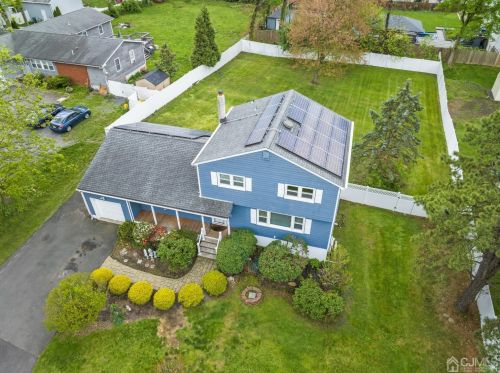 60 Schoolhouse Ln, East Brunswick NJ  08816-1251 exterior