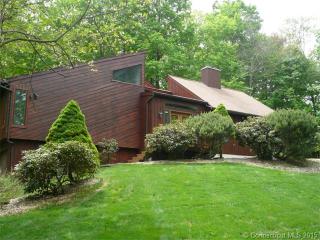 21 Woodruff Rd, Farmington CT  06032-2026 exterior
