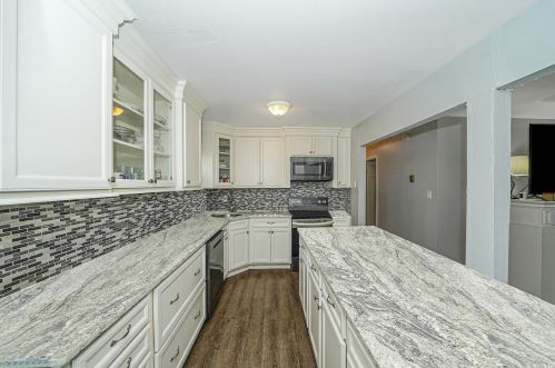 186 Pkwy Blvd, Wheatley Heights NY  11798-4306 exterior
