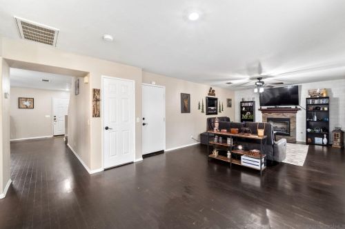 42064 Pine Needle St, Temecula CA  92591-7915 exterior