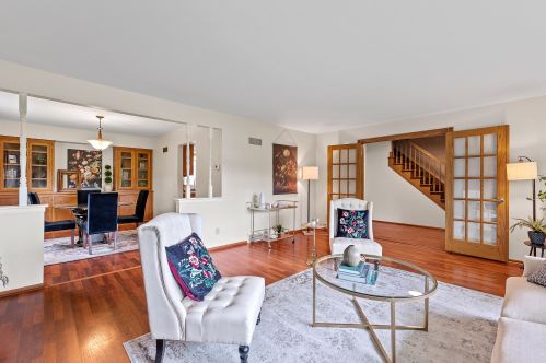 5560 Oxford Dr, Waukesha, WI 53146-4818
