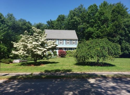 8 Lakeside Ter, Hanson, MA 02341-1438