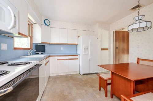 620 Dyre Ave, West Islip NY  11795-3312 exterior