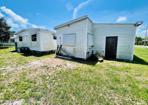 706 Barefoot Blvd, Sebastian FL  32976-7303 exterior