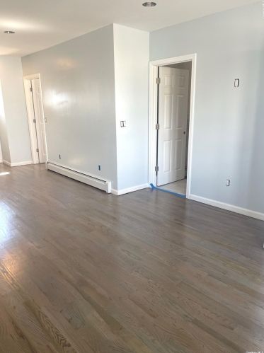 496 Catskill Ave, North Lindenhurst NY  11757-2744 exterior