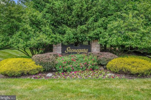 1109 Oxford Cir, Lansdale PA 19446-6653 exterior