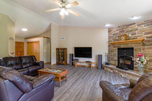 8140 Anna Ave, Waterford WI  53185-1386 exterior