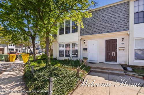 137 Downing St, Lakewood, NJ 08701-1457
