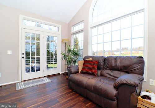 164 Pebble Beach Dr, Charles Town WV  25414-4074 exterior