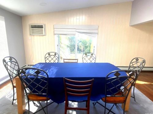 258 Steamboat Rd, Great Neck NY  11024-1634 exterior