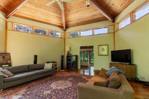 9740 Lake Dr, Milwaukee WI  53217-6102 exterior